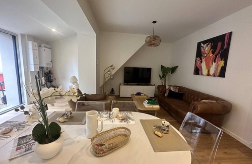 Moulins Cottage | Charming Duplex for Couples in Central Moulins – Close to Attractions and Amenities