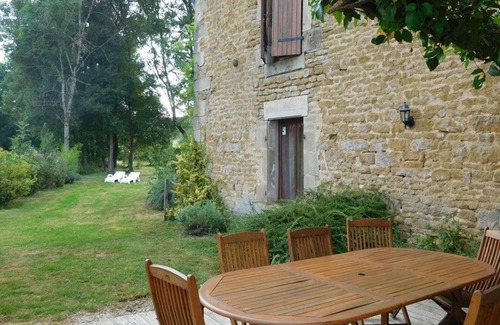 Val-de-Meuse Cottage | Charming Eco-Friendly Farmhouse with Modern Amenities, Ping-Pong, and Pet-Friendly Options
