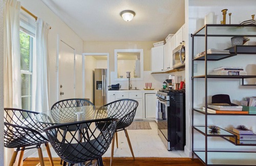 Rosewood House | Charming East Austin Retreat, Prime Location