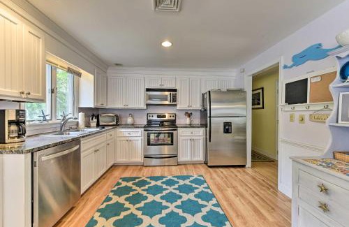 East Falmouth House | Charming East Falmouth Home Walk to Private Beach