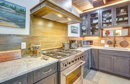 Little Kowaliga Cottage | Charming Eclectic Vacation Rental w/Beach Access!