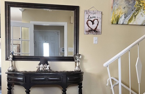 Montreal House | Charming Entire Home-3 Bedrooms-2 Bathrooms - In a Sought After Neighbourhood