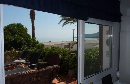 L'Hospitalet de l'Infant Villa | Charming villa with sunny terraces on the beach