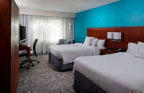 Boca Raton Hotel | Charming Escape: Heated Pool, Pet-Friendly Amenities, & Free Parking - 2 Units