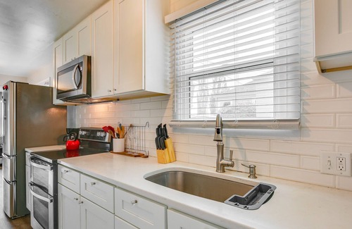 West Eugene House | Charming Eugene Getaway ~ 1 Mi to Downtown!
