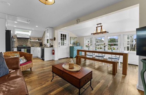 Fairfield Cottage | Charming Fairfield Beach 3BR 2BA Cottage By The Sea