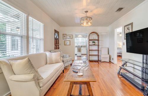 Fairhope House | Charming Fairhope Home about 2 Mi to North Beach Park!