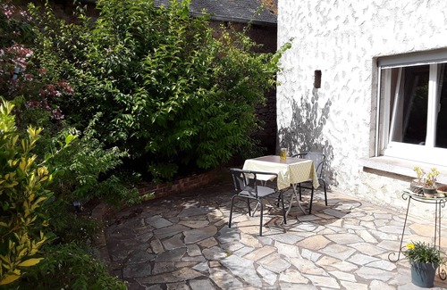 La Meaugon House | Charming family home by the lake and near the sea