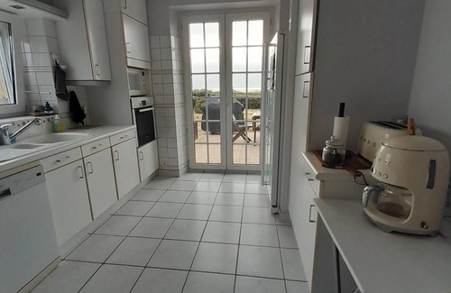 Lanildut House | Charming family home-Lanidult: waterfront, sea view, verdant setting!