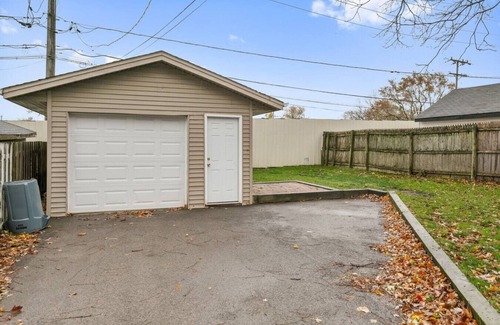Waukegan House | Charming Family home near Great Lakes Naval Base!