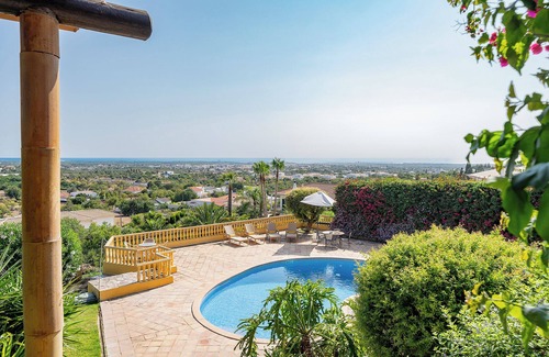 Cerro do Mocho Villa | Charming family home with sea views, close to Aquashow, Airport & beaches