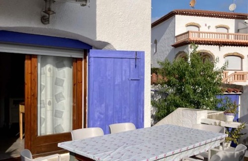 Miami Platja House | Charming Family Townhouse with Private Patio in Miami Playa