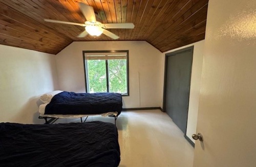 Spring Valley Other | Charming farmhouse with 4 bedrooms and WiFi, AC near Spring Valley