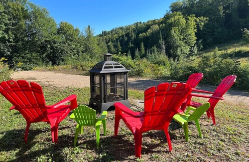 Papineau Regional County Municipality Cottage | Charming Farmhouse looking for active family to enjoy the outdoors