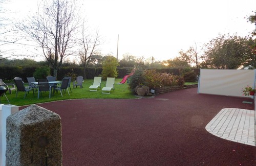 Folligny Cottage | Charming Farmhouse: Fireplace, Garden, Wi-Fi, Family Friendly, Pet Friendly