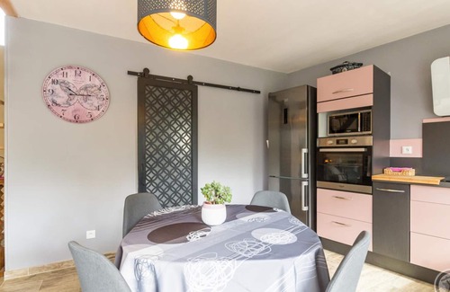 Breuville Cottage | Charming Farmhouse in Cotentin: Private Garden, Terrace, Wi-Fi, Close to Beaches and Cherbourg