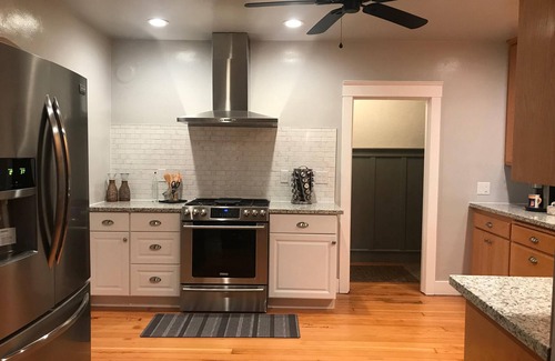 Morningside House | Charming Farmhouse Near Downtown