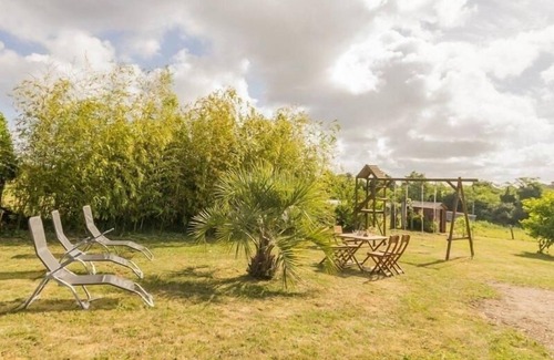 Mesquer Cottage | Charming Farmhouse Retreat: Nature, Proximity to Beaches, Modern Comforts & EV Charging