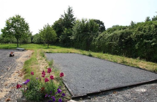 Berigny Cottage | Charming Farmhouse: Spacious Rooms, Petanque, BBQ, Near Forest, Fishing, Optional Heating/Sheets