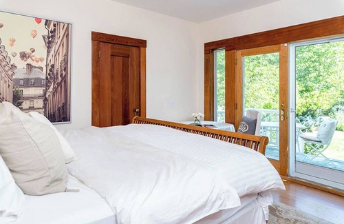 Geyserville Other | Charming farmhouse with 3 bedrooms and WiFi, AC in Geyserville