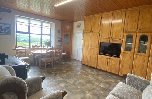 Lahinch House | Charming Farmhouse with panoramic sea views