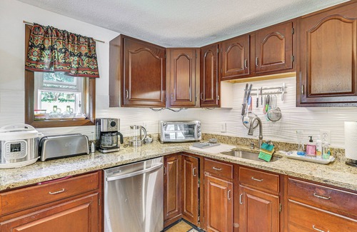 Farmington House | Charming Farmington Home ~ 5 Mi to UConn Health!