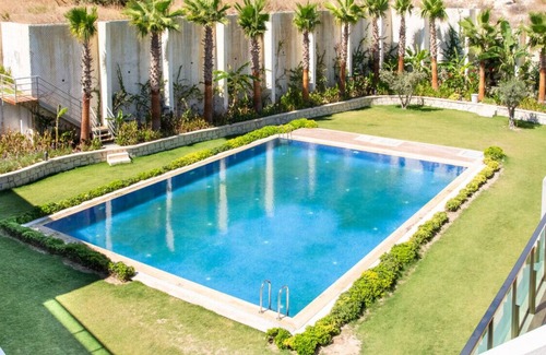 Cesme Apartment | Charming Flat near Sea with Shared Pool in Cesme