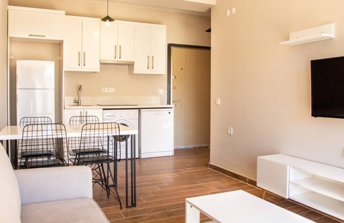 Cesme Apartment | Charming Flat near Sea with Shared Pool in Cesme
