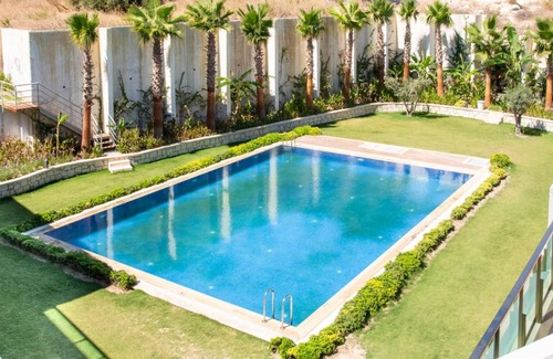 Cesme Apartment | Charming Flat near Sea with Shared Pool in Cesme