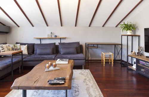 Yenikoy Mahallesi Apartment | Charming Flat with a Lovely Terrace in Yenikoy