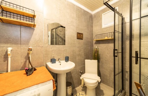 Moda Apartment | Charming Flat with Refreshing View in Kadikoy