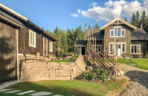 Grondalen House | Charming former homestead on large property.