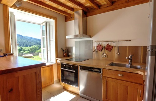 La Valla-sur-Rochefort Cottage | Charming Cottage with Fireplace, BBQ, and Outdoor Activities near Chalmazel Ski Resort