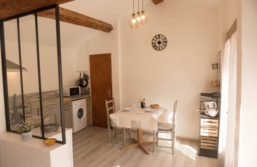 Montbrun-des-Corbieres Cottage | Charming cottage for 2 people with private terrace and swimming pool
