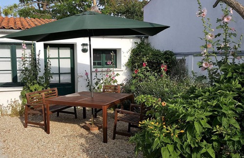 Domino House | Charming 3BR House with WiFi, Near Beach & Market, Saint-Georges-d'Oléron
