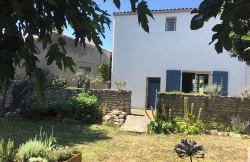 L'Echardiere House | Charming house with beautiful garden with trees