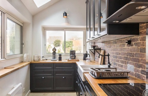 Saint-Vaast-la-Hougue Cottage | Charming house in St-Vaast-la-Hougue with enclosed garden, pets allowed