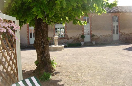 Talmont-Saint-Hilaire Cottage | Charming Gîte in Former School with Garden, Bikes & WiFi, Near Beach & Thalassotherapy