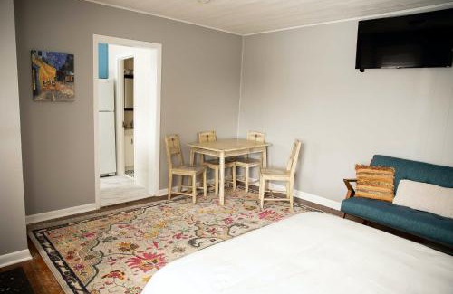 Laramie Apartment | Charming French Studio Apartment