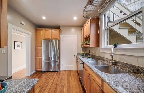 Outer Richmond Apartment | Charming full floor flat near ocean and city.