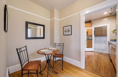 Outer Richmond Apartment | Charming full floor flat near ocean and city.