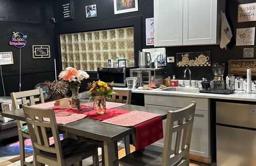 Terre Haute House | Charming & Fun! 2-bedroom house with WiFi, in Terre Haute Close to Casino