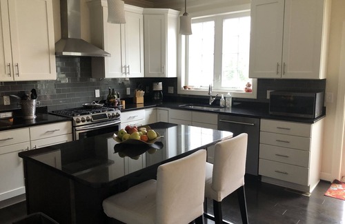 Cape Saint Claire House | Charming furnished colonial in Cape St. Clare available for rent!