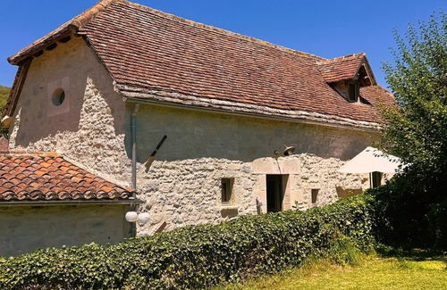 Larnagol House | Charming gîte, Lot Valley, large private garden, 3 *.