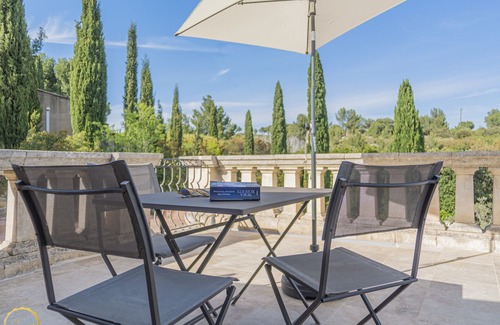 Paradou Apartment | Charming gîte with panoramic terrace and shared swimming pool - Vallée Des Baux
