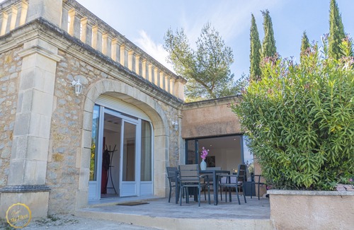 Paradou Apartment | Charming gîte with panoramic terrace and shared swimming pool - Vallée Des Baux