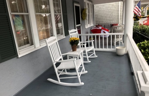 Historic District House | Charming garden row home, easy 4 block walk to the heart of Annapolis.