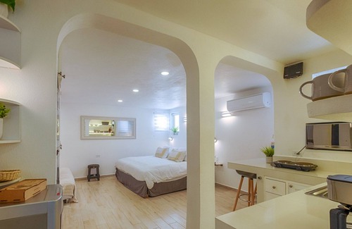 Akumal Cabin | Charming garden view studio with beach access, WiFi and AC.