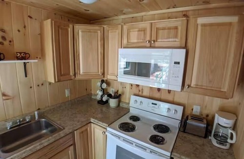 Raymond Cottage | Charming Getaway with Screened Porch, Deck, and Scenic Lake Views
