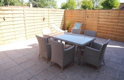 Flines-les-Mortagne Apartment | Charming gîte with air conditioning, parking and terrace near Saint-Amand-les-Eaux